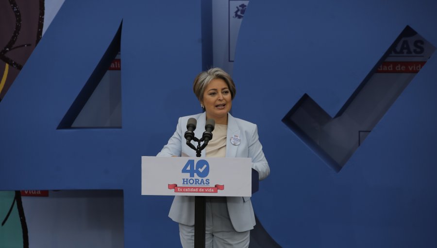 Ministra Jara y proyecto de 40 horas: "La idea del presidente es que esta reducción sea para todos los trabajadores"