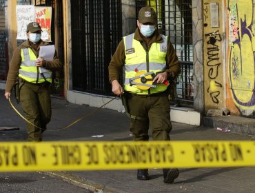 Universitario se encuentra en riesgo vital tras ser atropellado cuando arrancaba de un asalto en Santiago