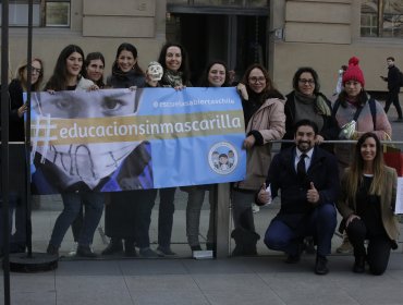 Movimiento Escuelas Abiertas pide al presidente Boric el fin del uso de mascarillas en establecimientos educacionales