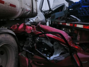 Grave accidente de tránsito involucra a 12 automóviles y deja a 3 personas lesionadas en ruta que conecta San Antonio con Melipilla