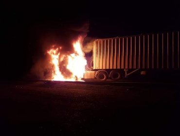 Tres camiones quemados dejan ataques incendiarios en Mulchén tras detención de Héctor Llaitul
