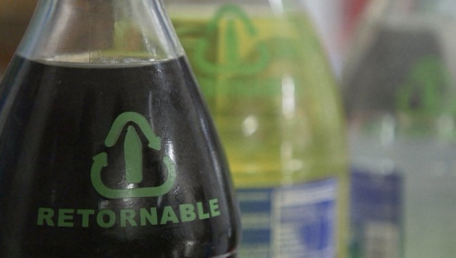 Presentan demanda contra supermercados Jumbo y Lider por incumplir ley que les obliga a vender botellas retornables en canales online