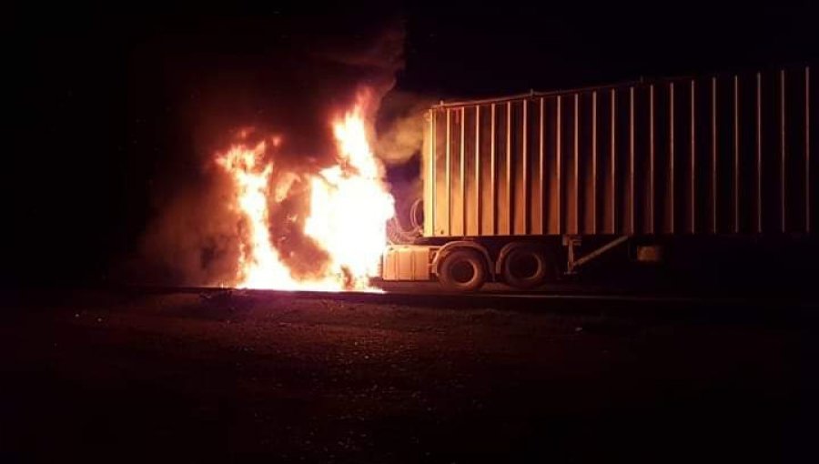 Tres camiones quemados dejan ataques incendiarios en Mulchén tras detención de Héctor Llaitul