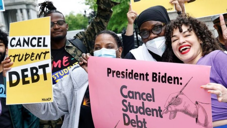 Los millones de estadounidenses que se ahorrarán hasta US$20.000 gracias al perdón de las deudas estudiantiles anunciado por Biden