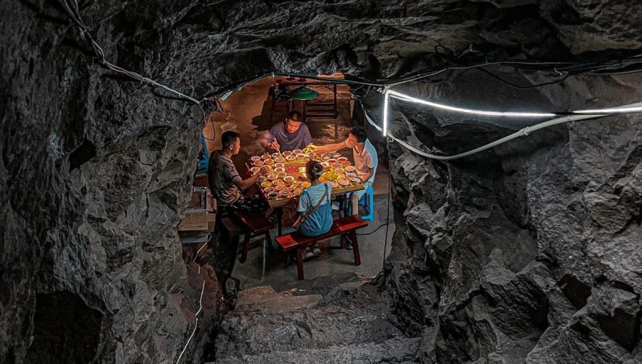 Cuevas-refugio y enormes bloques de hielo: Las creativas medidas de los chinos frente a la ola de calor