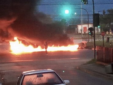 Protesta por prisión preventiva de Héctor Llaitul deja barricadas y bloqueos de tránsito en cruce ferroviario de Padre Las Casas