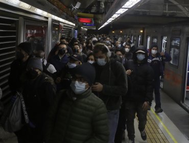Nueva falla eléctrica en el Metro de Santiago provoca caos y cierre completo de toda la línea dos