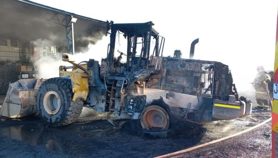 Tres maquinarias y cuatro camiones fueron quemados en ataque registrado en planta de áridos de Quilleco