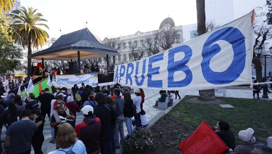 Organizadores de evento por el «Apruebo» en la plaza Victoria de Valparaíso: "Cada artista es responsable de sus presentaciones"