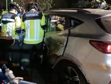 Radiopatrulla de Carabineros choca contra vehículo particular mientras perseguían a delincuentes que robaron auto en Lo Espejo
