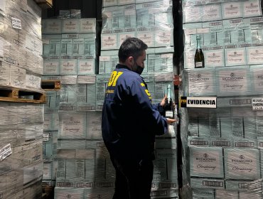 En Santiago recuperan más de 1.700 cajas de vino espumante que fueron robadas desde contenedores en Valparaíso
