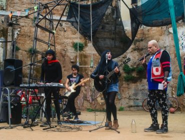 Quiénes son «Las Indetectables», el "grupo de rock travesti anarquista" que está en el ojo del huracán tras polémico show en Valparaíso