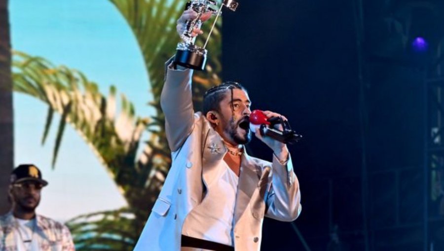 Bad Bunny marca histórico hito en los MTV VMAs 2022: Se convirtió en el primer cantante de habla no inglesa en ganar ‘Artistas del Año’