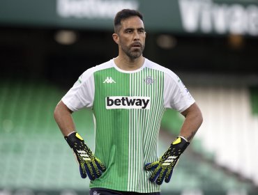 Claudio Bravo fue inscrito de manera oficial en el Betis y podría jugar este sábado ante el Real Madrid