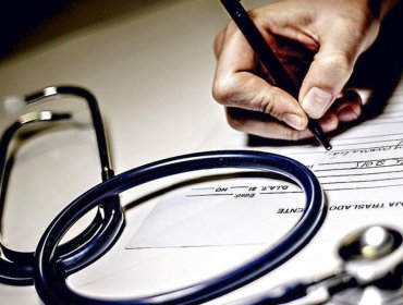 CDE se querella contra funcionario de la seremi de Salud de Magallanes que emitió 3.120 licencias médicas en seis meses