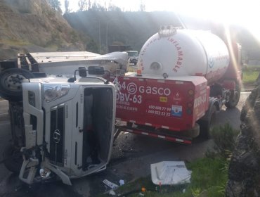 Colisión de alta energía entre tres vehículos deja al menos siete lesionados en ruta Las Palmas en dirección a Viña del Mar