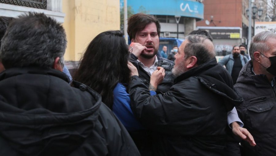 Condena transversal a la golpiza que recibió el hermano del presidente Boric en pleno centro de Santiago