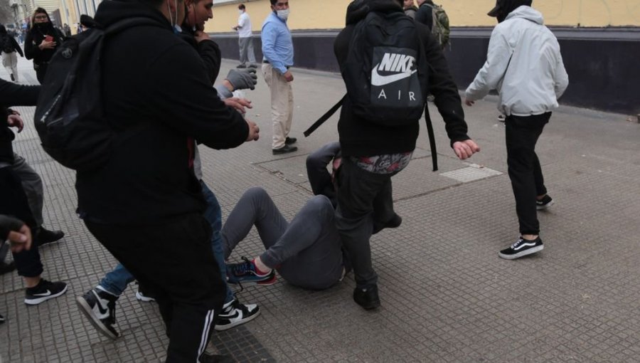 U. de Chile califica agresión a Simón Boric como un acto de "violencia innecesaria e irracional"