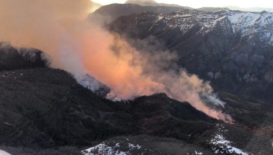 Declaran Alerta Roja para Molina por incendio forestal cercano a sectores poblados