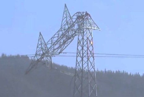 Tres antenas de alta tensión fueron atacadas en Hualqui: Una fue derribada y dos resultaron dañadas