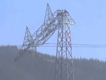 Tres antenas de alta tensión fueron atacadas en Hualqui: Una fue derribada y dos resultaron dañadas