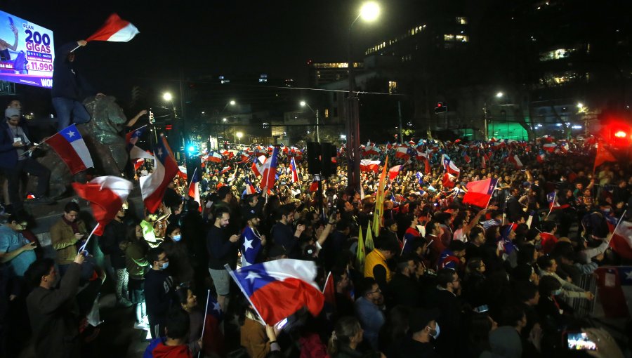 Adherentes al «Rechazo» celebran en todo el país la contundente victoria en el Plebiscito Constitucional