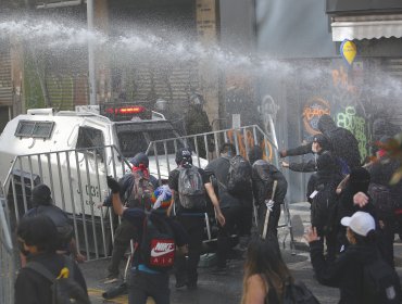 Delegada de la región Metropolitana presentó querella criminal por desórdenes que dejaron 35 detenidos en Santiago