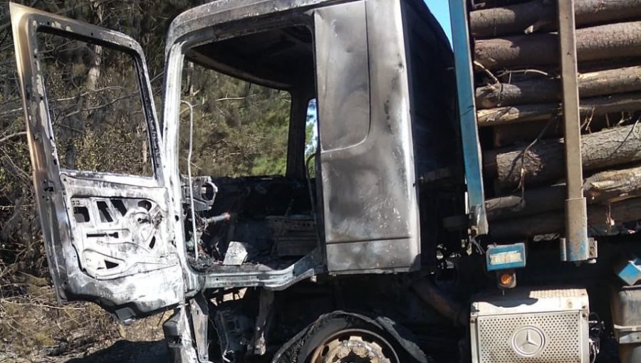Encapuchados armados quemaron un camión luego de agredir a conductor en Lumaco: sujetos hicieron disparos al aire