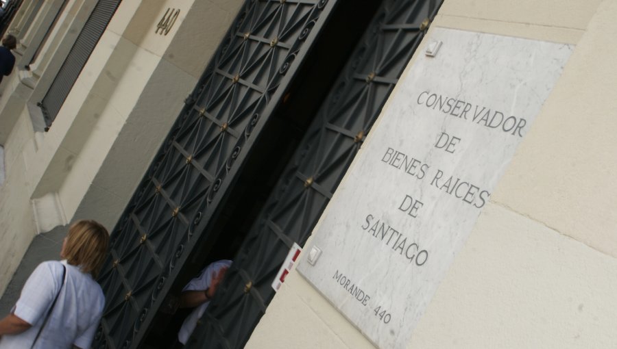 Notario de Concepción fue nombrado como conservador de hipotecas de Santiago