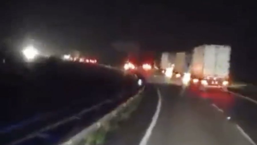 Pánico en San Antonio: 15 sujetos armados asaltaron a caravana de camiones, balearon a dos personas y secuestraron a un chofer