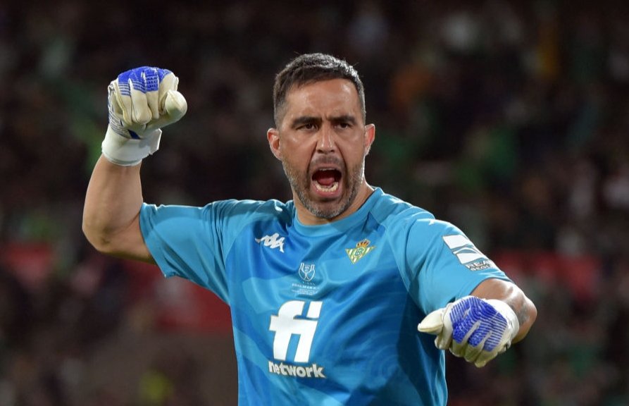 Real Betis pone alfombra roja para el regreso de Claudio Bravo al arco