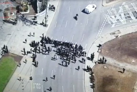Carabineros detuvo a motorista que se dio a la fuga tras atropellar a estudiante que se manifestaba en plaza Italia
