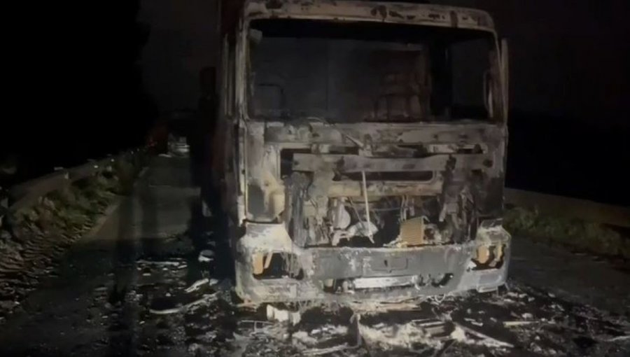 Nuevo ataque incendiario afectó a dos camiones en la ruta que une Los Sauces con Traiguén