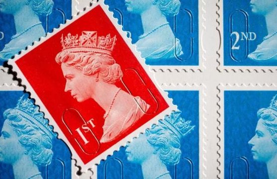 Qué pasará con las monedas, billetes y pasaportes que llevaban el sello de la reina Isabel II