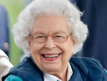Seis momentos en los que la reina Isabell II mostró su sentido del humor y hasta actuó