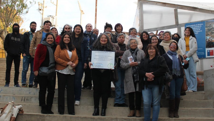 Mujeres de Puchuncaví trabajan junto a la U. de Playa Ancha para descontaminar suelos con planta nativa