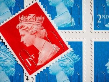 Qué pasará con las monedas, billetes y pasaportes que llevaban el sello de la reina Isabel II