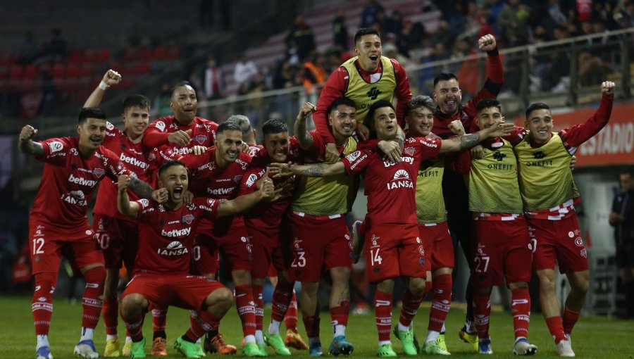 Ñublense se acordó de ganar ante Palestino y sigue a la caza de Colo Colo