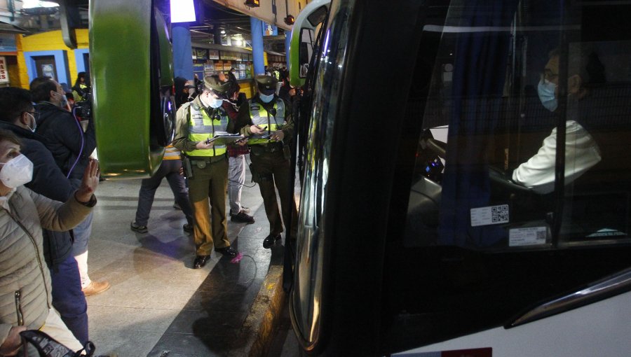 Fiscalización en terminal de buses de Santiago terminó con conductor detenido tras dar positivo por cocaína en narcotest
