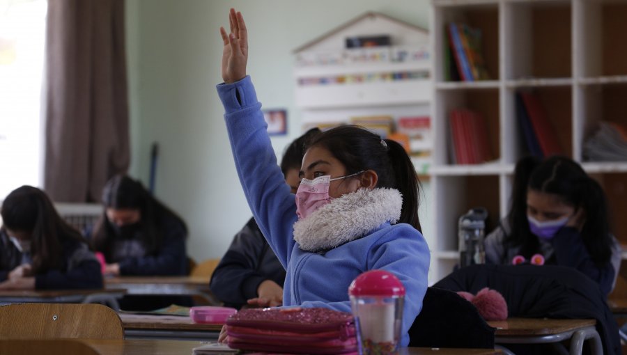 Ministro de Educación por uso de mascarilla en las salas de clase: "Probablemente vamos a tener novedades"