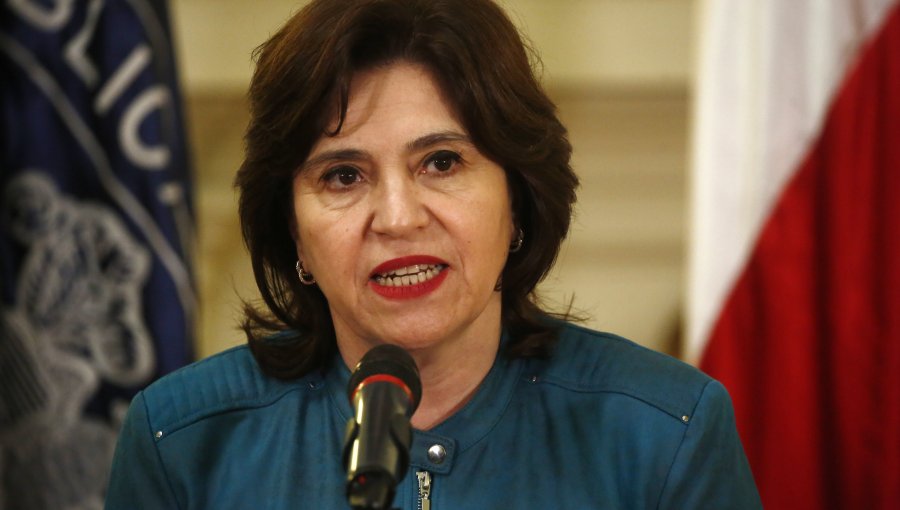 Ministra Uriarte descarta salida del gobierno de conversaciones para el proceso constituyente y llama a la "buena convivencia democrática"