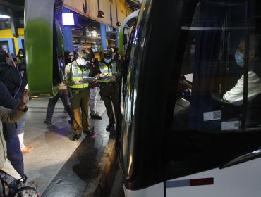 Fiscalización en terminal de buses de Santiago terminó con conductor detenido tras dar positivo por cocaína en narcotest