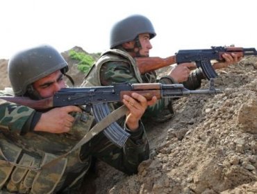 Enfrentamientos en la frontera entre Armenia y Azerbaiyán dejan decenas de soldados muertos