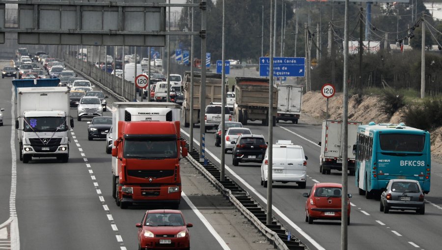 Más de 92 mil vehículos han abandonado la región Metropolitana a través de distintas rutas por Fiestas Patrias