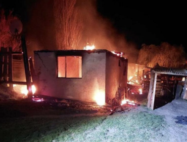 Sujetos armados intimidaron a cuidador de un fundo, arrojaron líquido acelerante y quemaron una casa en Los Sauces