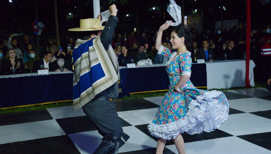 Viña del Mar dio por inauguradas sus fondas en el Sporting con pie de cueca de la alcaldesa Ripamonti