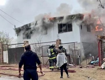 Emergencia en Placilla: Incendio estructural consume una vivienda en la parte alta de Valparaíso