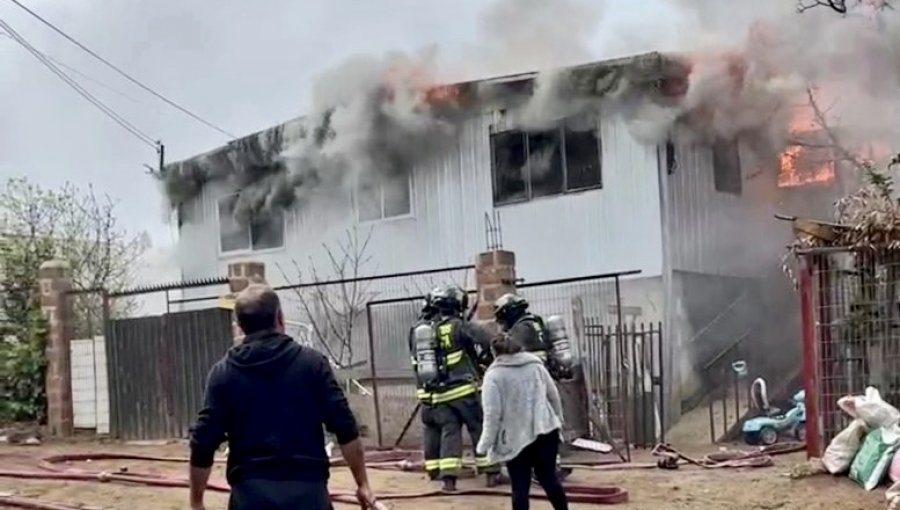 Emergencia en Placilla: Incendio estructural consume una vivienda en la parte alta de Valparaíso