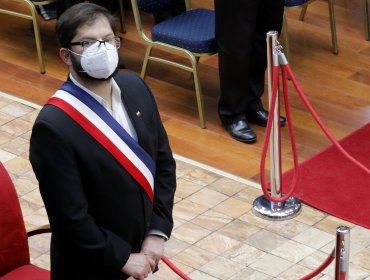 Presidente Gabriel Boric entrega mensaje a chilenos en el exterior: "Muchas gracias por estar donde están y por seguir llevando en alto nuestra bandera"