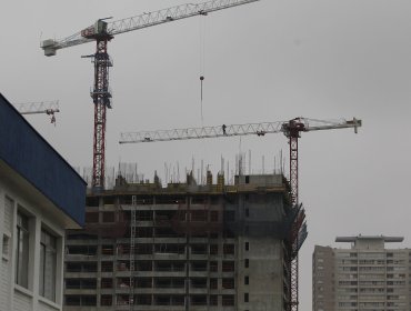 Niño de 4 años muere tras caer desde un balcón del piso 10 en Estación Central